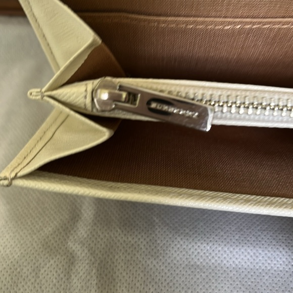 BURBERRY white wallet in good condition. Peeling on the edges. See photos. - Picture 7 of 9
